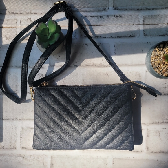 NWOT Vegan leather clutch - Picture 3 of 5